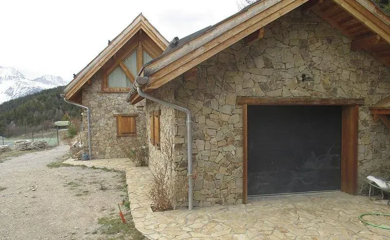 maçonnerie à Barcelonnette